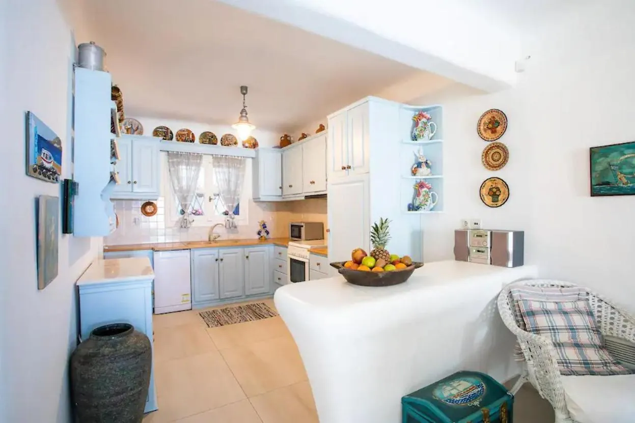 Mykonos Coastal Retreat - Giovanna'S Beachfront Escape With Jacuzzi Mykonos Town